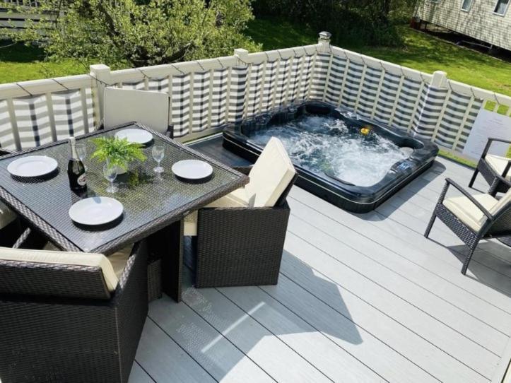 Prime Location & Luxurious Hot Tub Vila Tattershall Exterior foto